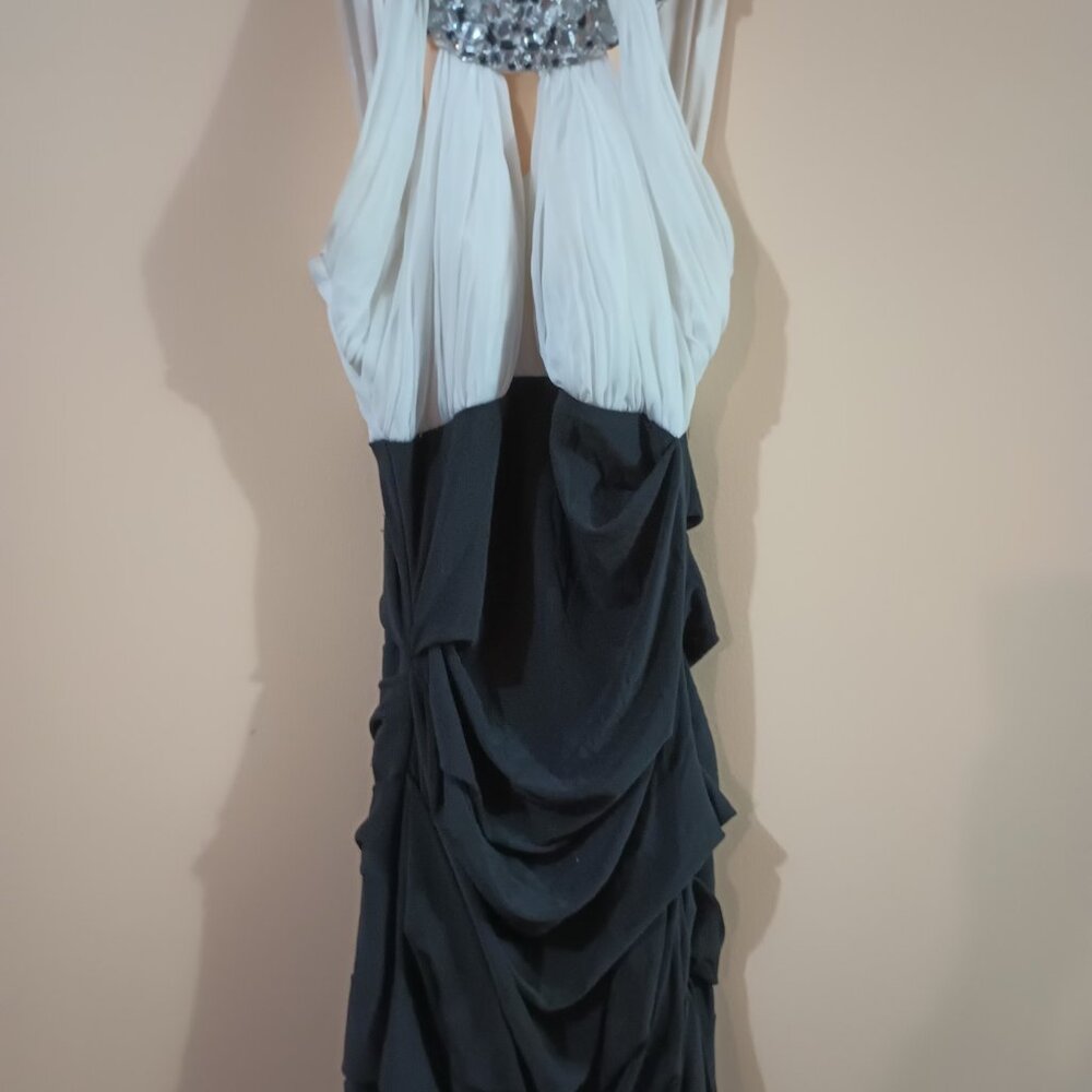 CITY STUDIO BLACK AND WHITE  SEQUINED  COLLAR